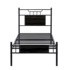 Estrutura de Cama Industrial em Metal com Cabeceira em Painel de Madeira