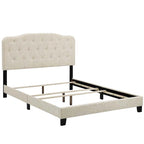 Cama Plataforma King Size em Tecido Bege com Cabeceira Estofada com Botões