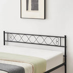 Estrutura de Cama de Plataforma em Metal com Cabeceira Decorativa em Coração