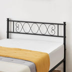 Estrutura de Cama de Plataforma em Metal com Cabeceira Decorativa em Coração